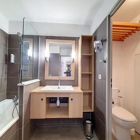 Appartement Confortable 27m² - Centre Avec Balcon Sud, 2/3 Pers., Cuisine Equipee - Fr-1-518-145 *