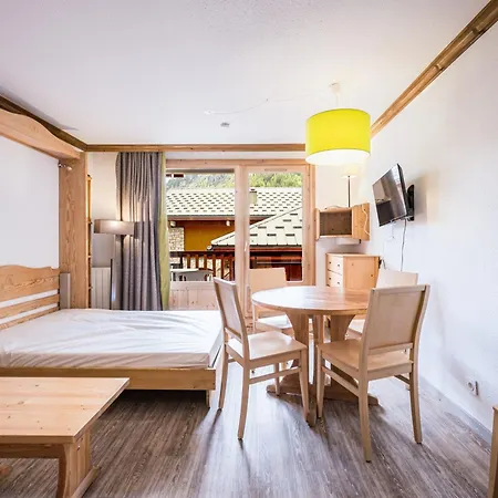 Apartment Confortable Au Centre-ville Avec Balcon - Fr-1-518-145 Val-d'Isere