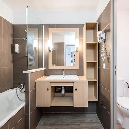 Confortable Au Centre-ville Avec Balcon - Fr-1-518-145 Appartement *